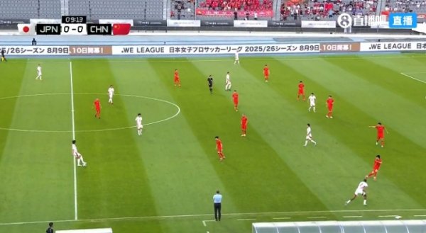 不是4231！国足vs日本场上阵形  ：5-4-1，五后场球员一字排开